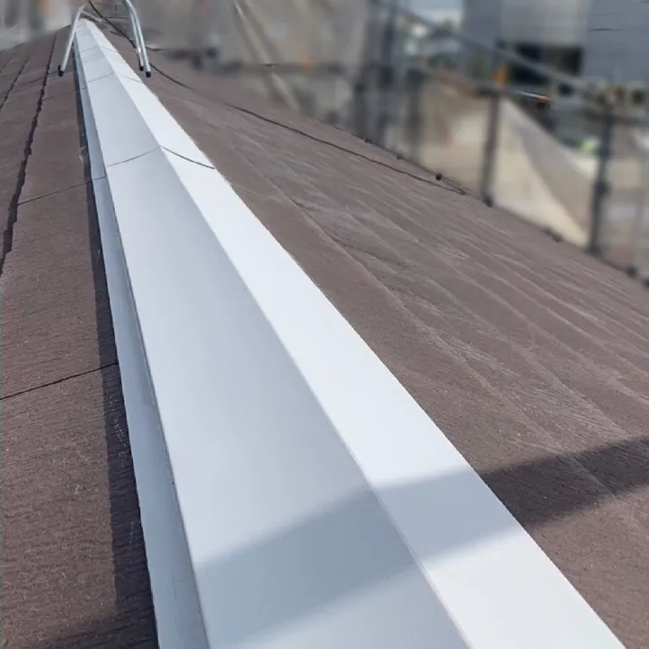 屋根塗装工事 / 5.屋根板金　拭き掃除　施工後