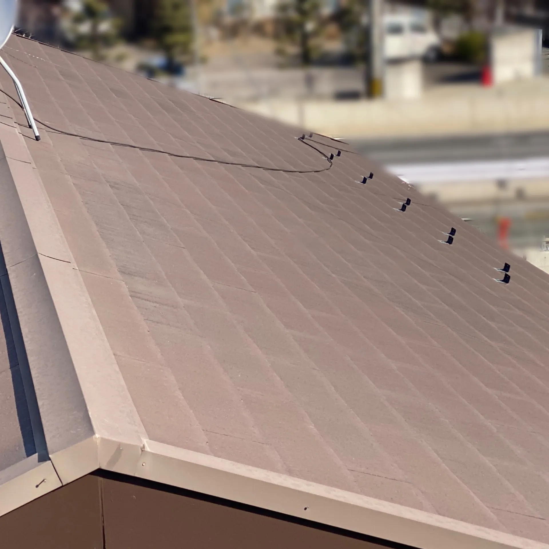 施工前 / 屋根東面　色褪せ