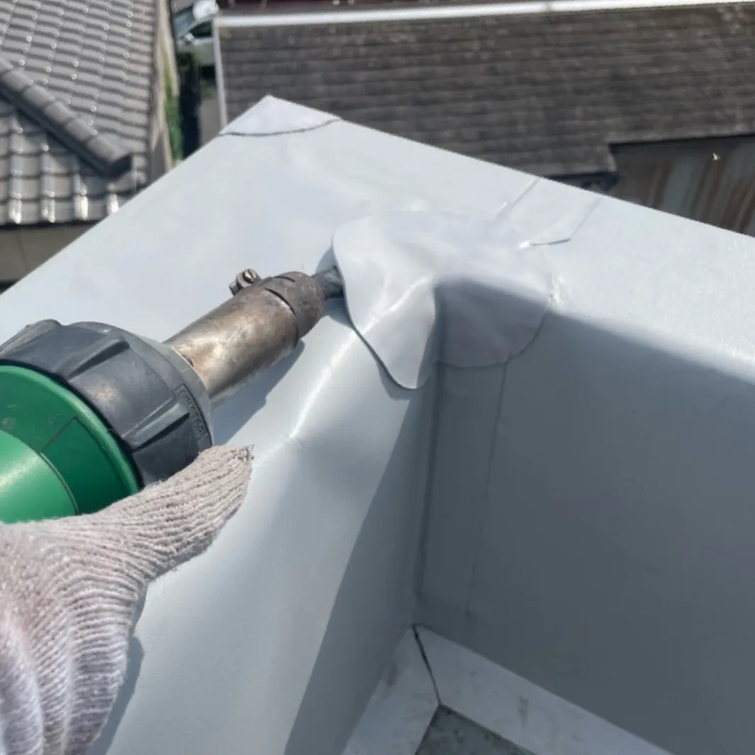 屋上防水工事 / 9.コーナーパッチ融着