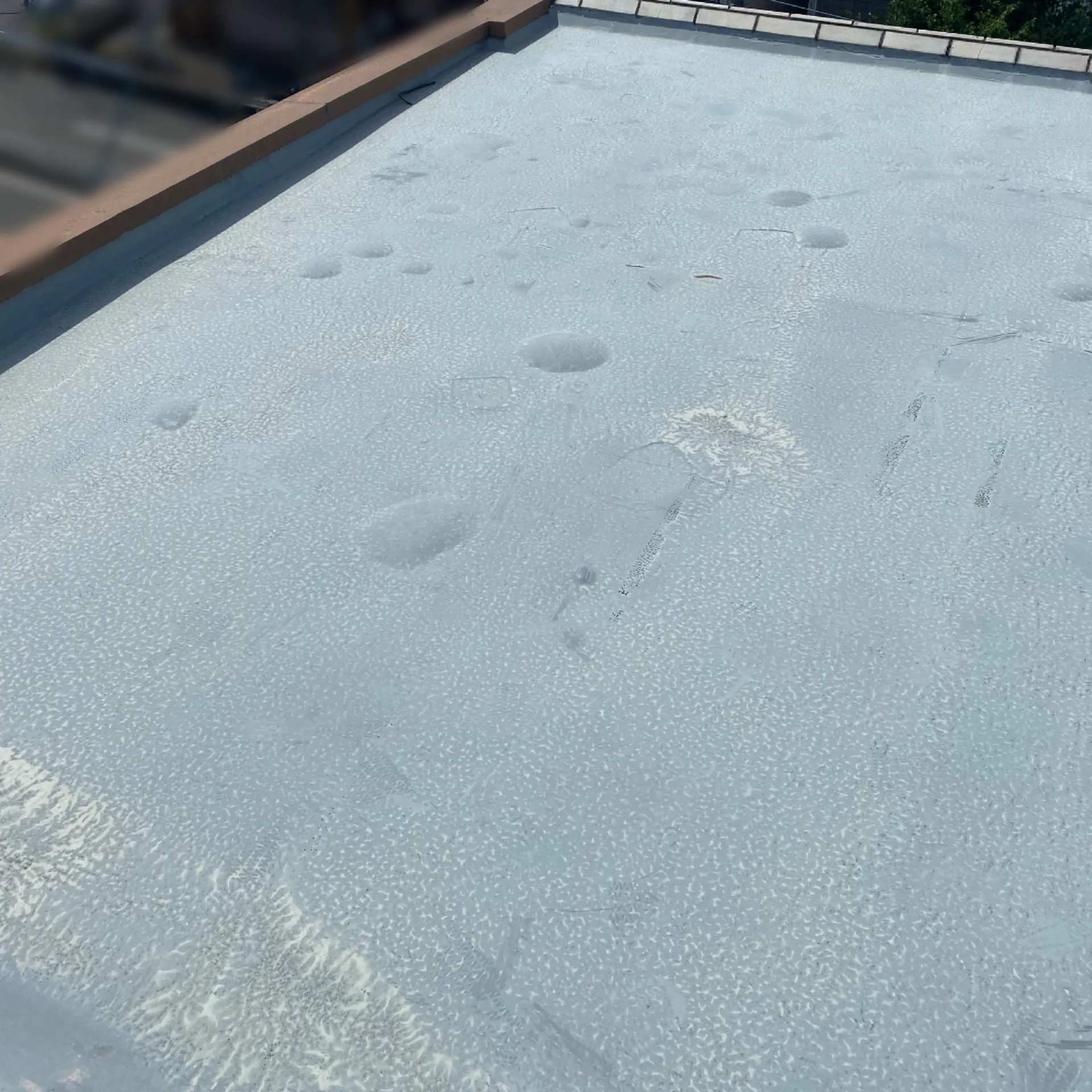 施工前 / ウレタン塗膜防水の膨れ