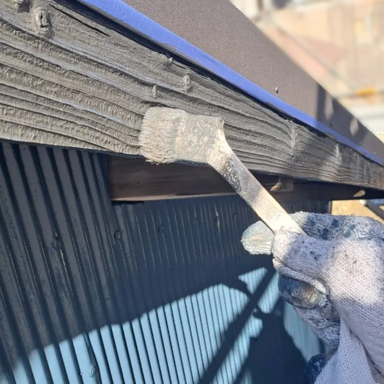 破風板塗装 / 施工中