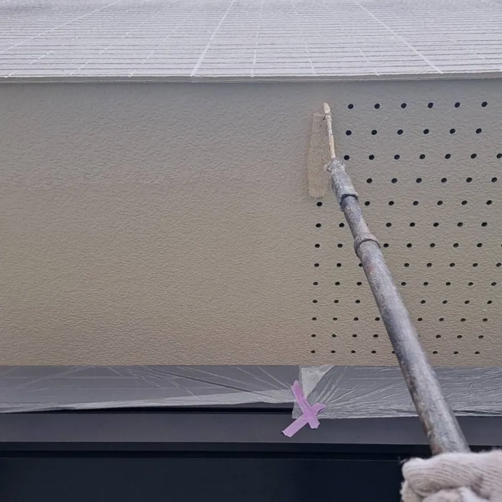 軒天塗装工事 / 上塗り