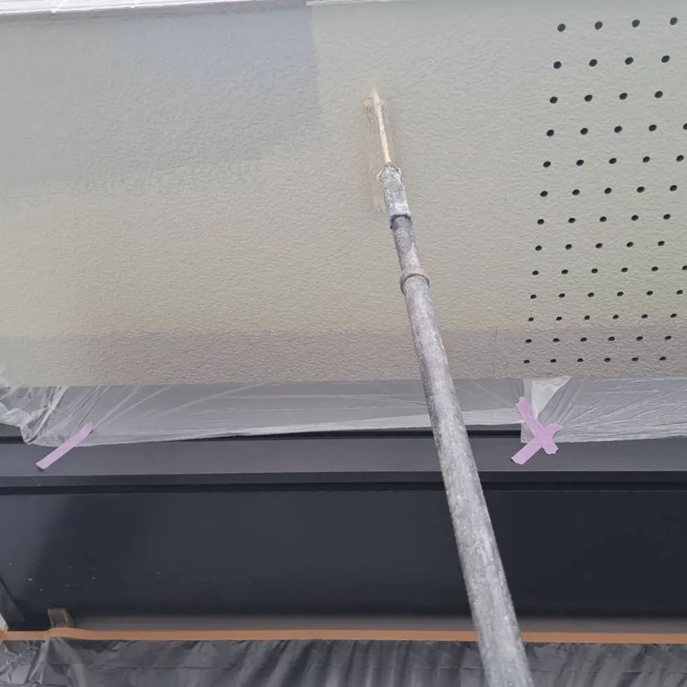 軒天塗装工事 / 下塗り