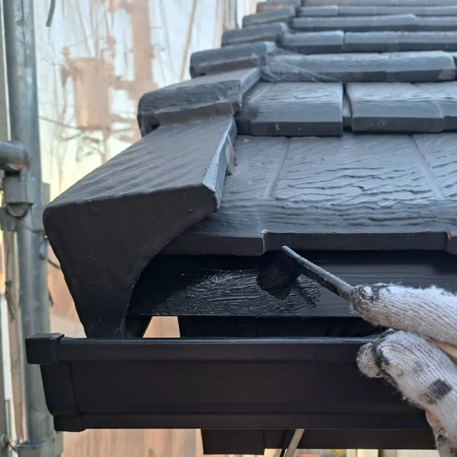 唐草板金塗装工事 / 上塗り