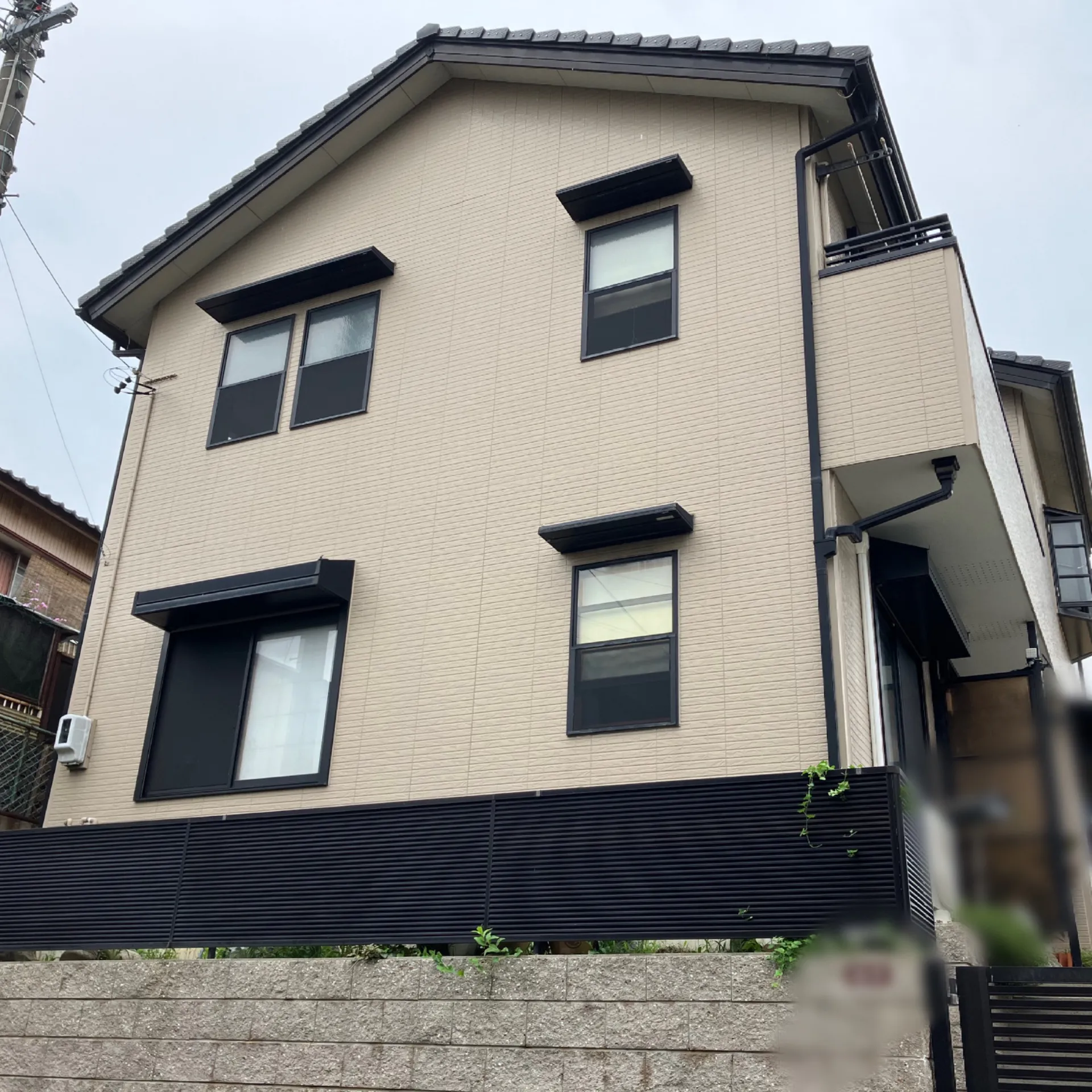 施工前 / 全体　全体的な色褪せ