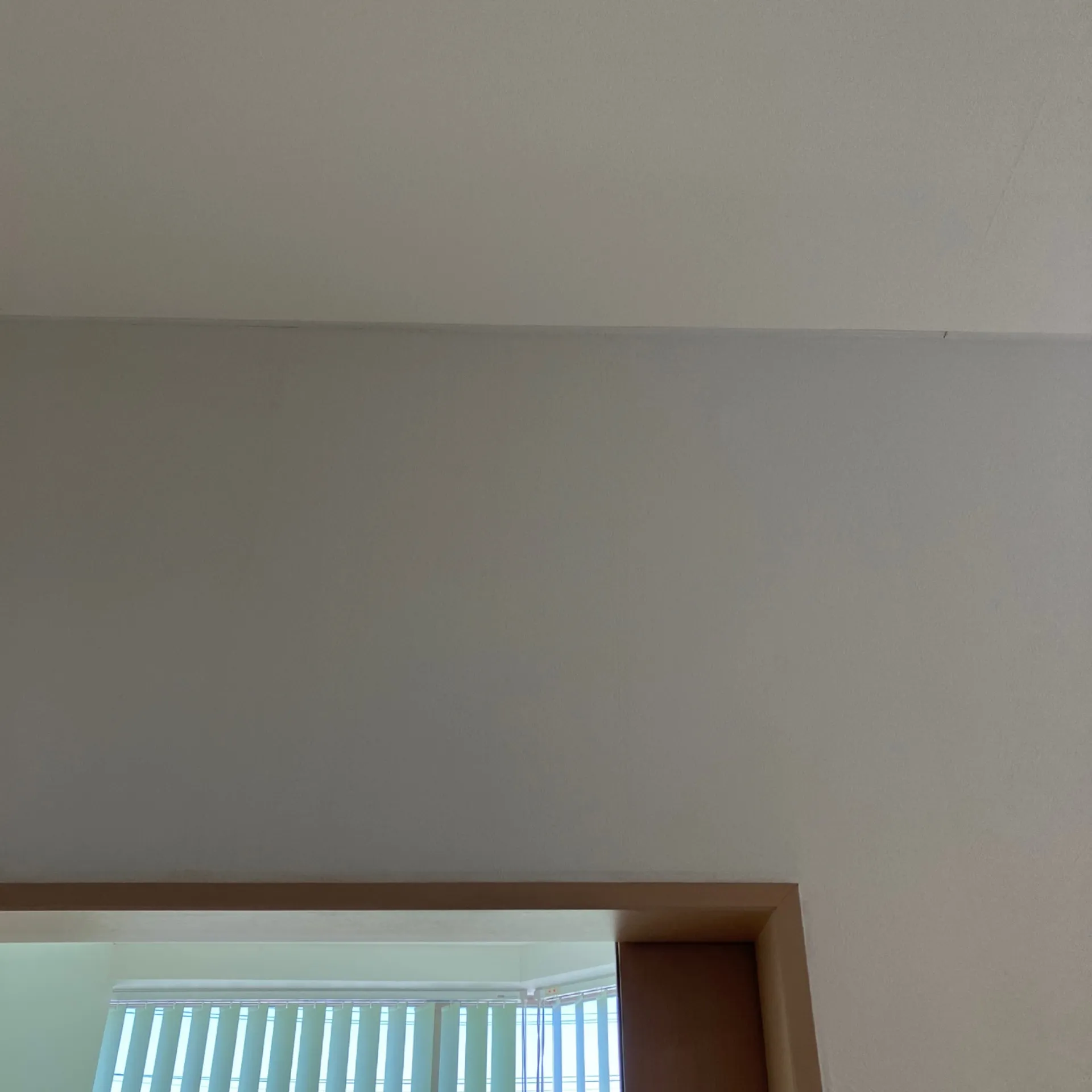 施工前 / キッズルーム出入口上部　雨漏り跡