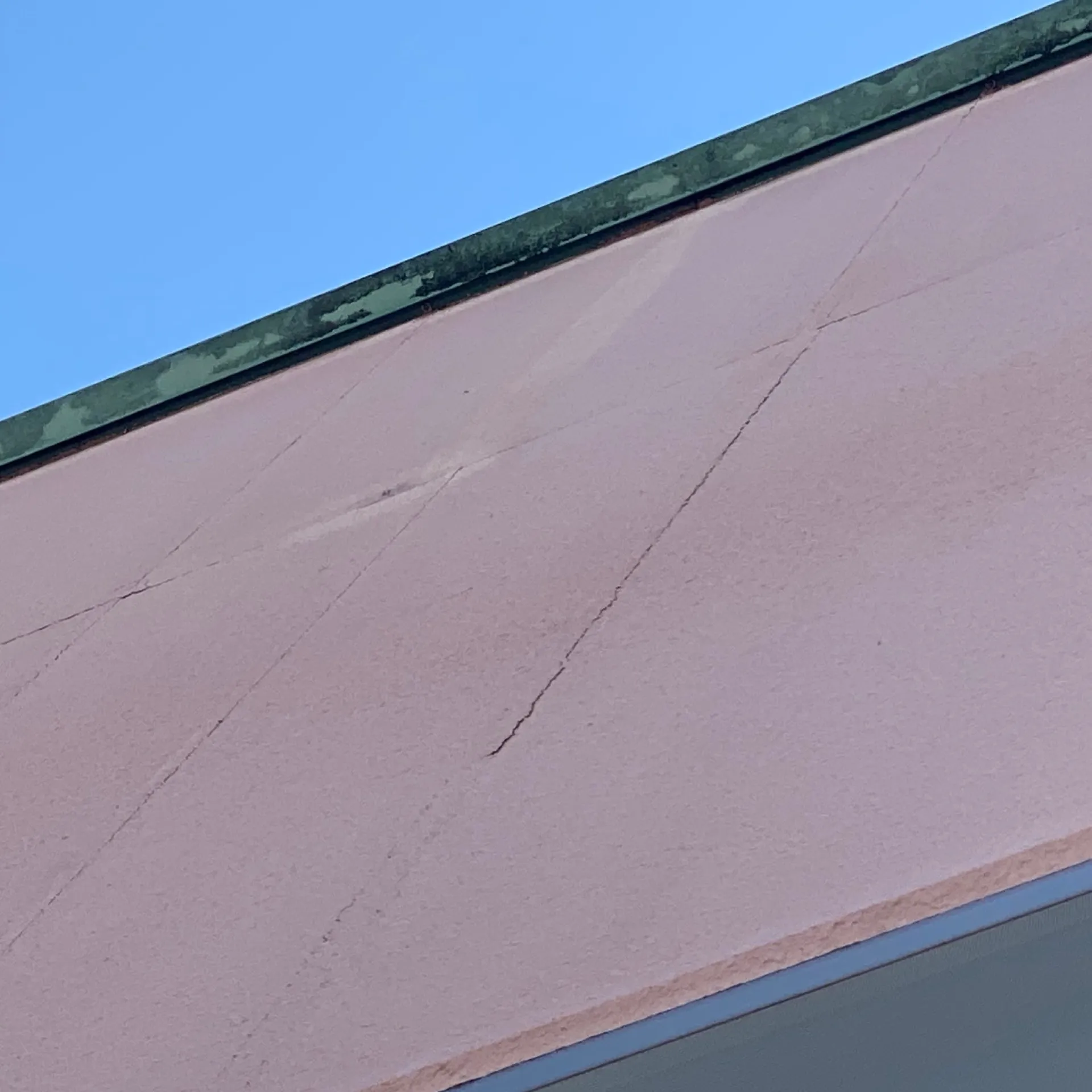 施工前 / ALC外壁　目地シーリングの亀裂・破損