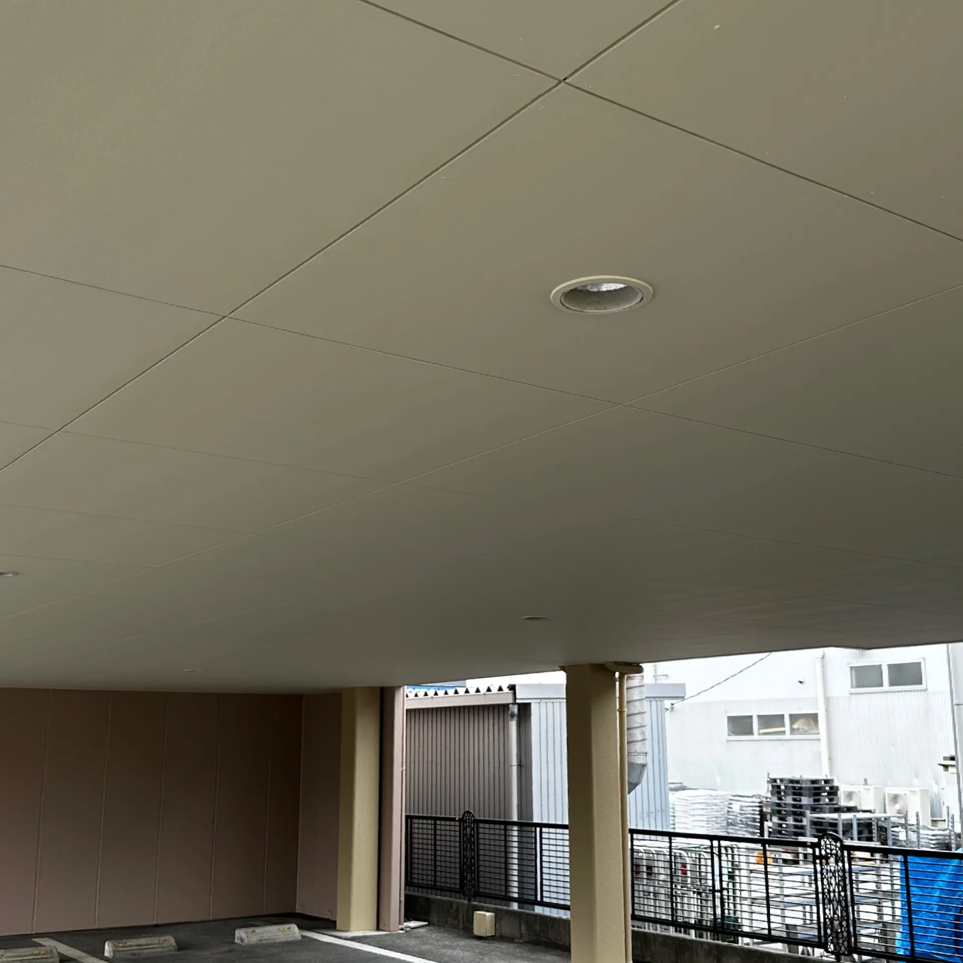 鉄柱塗装工事 / 上塗り