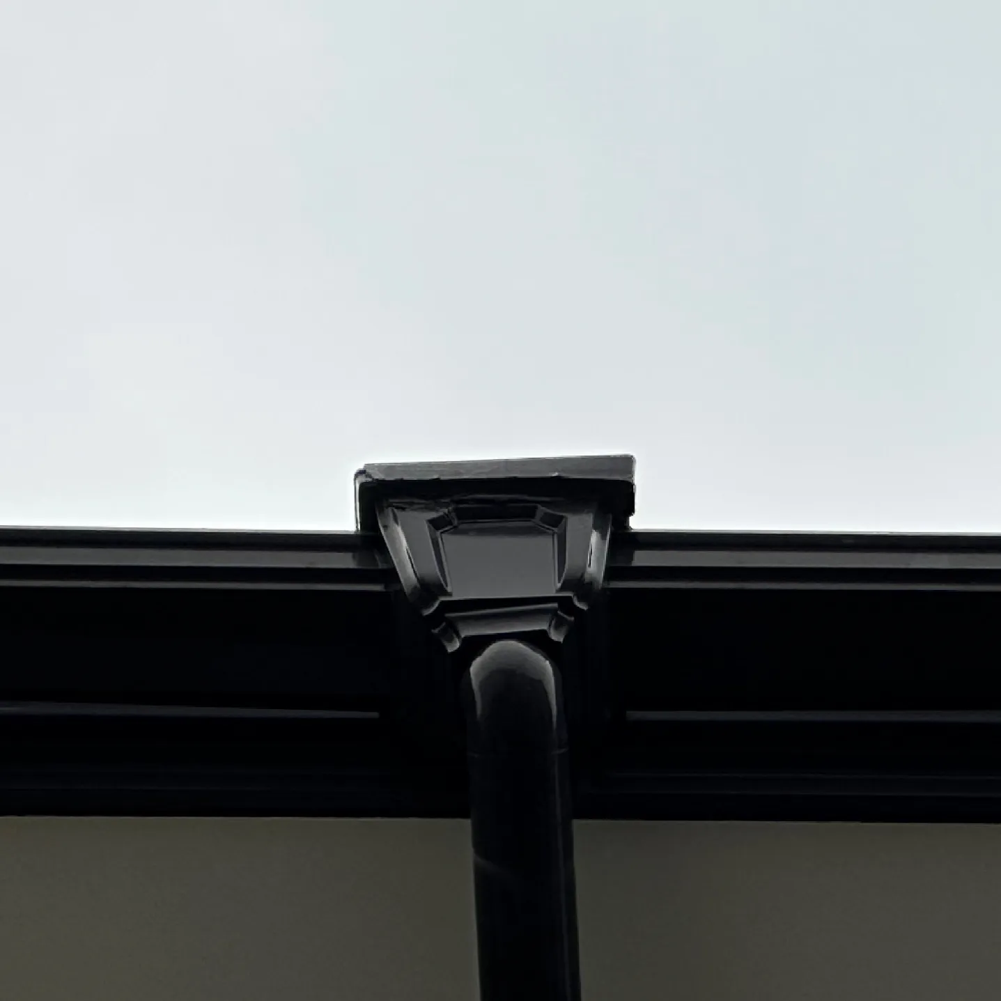 施工前 / 北側大屋根雨樋　集水器のズレ