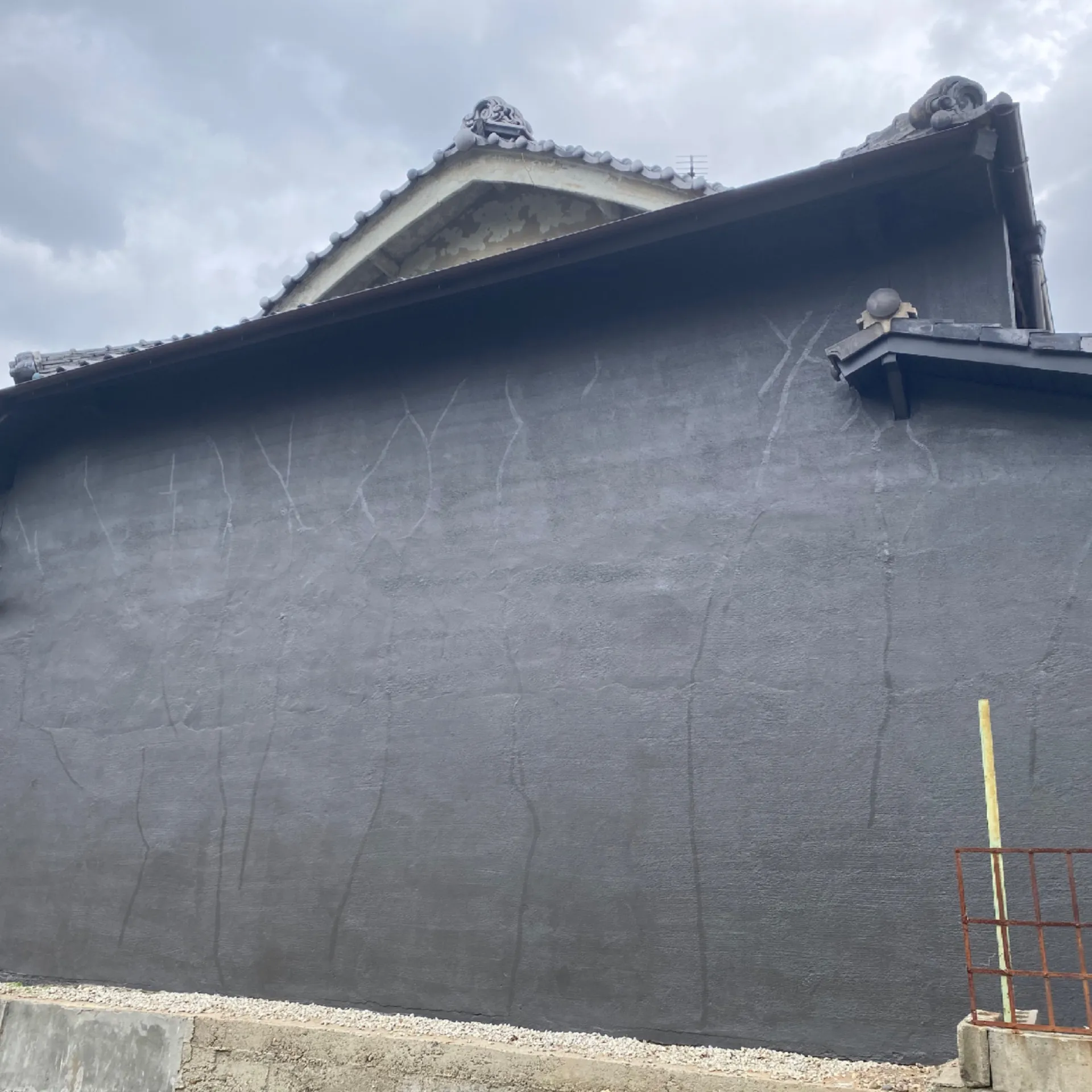 外壁ひび割れの原因と対策