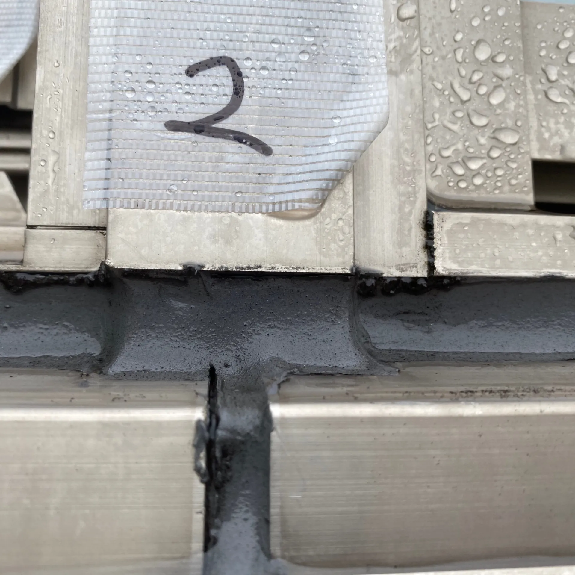 雨漏り診断 / 2F冊子下端　シーリングの破断