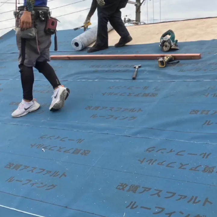 屋根葺き替え工事 / 5.防水シートルーフィング敷設
