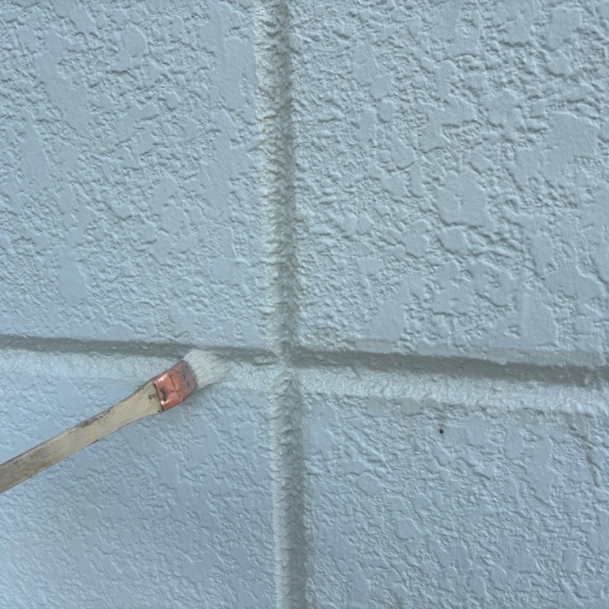 シーリング工事 / 2.プライマー塗布