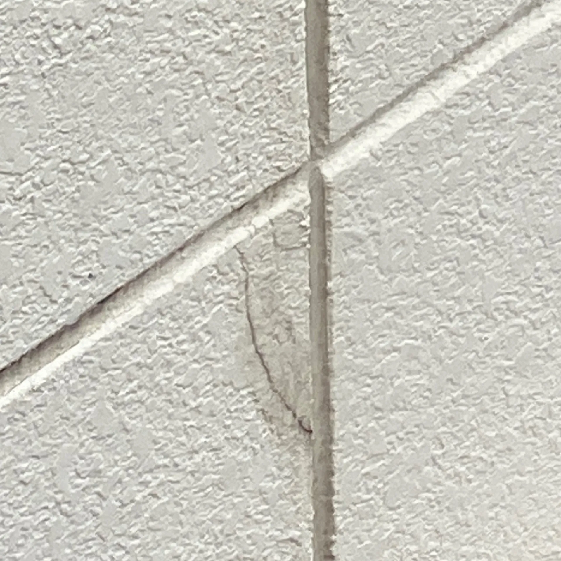 施工前 / 北西ALC外壁　クラック