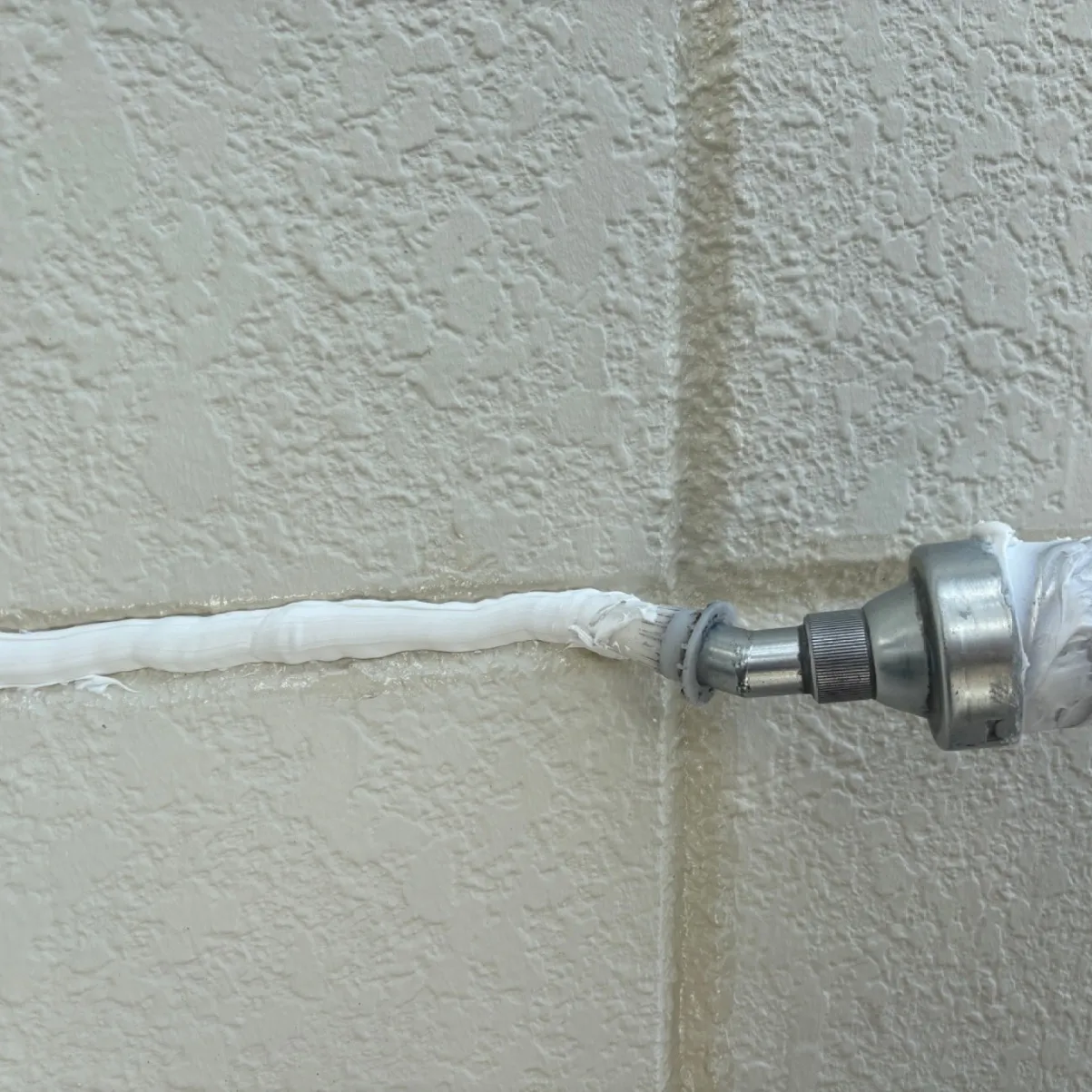 シーリング工事 / 3.シール打設