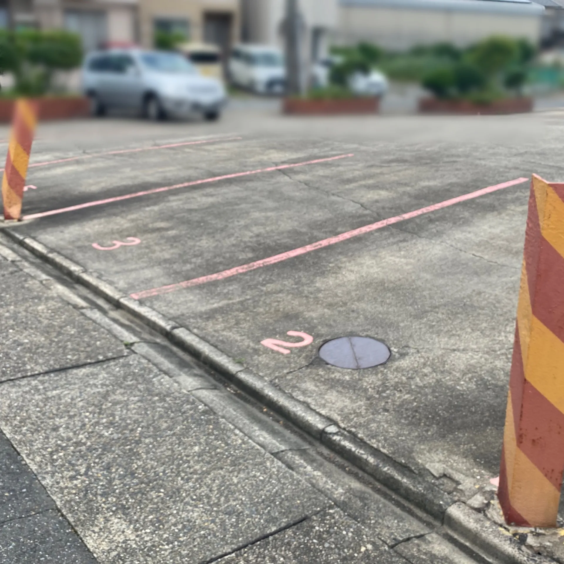 施工前  / 駐車場　乗り入れ防止アングル鉄柱　現状