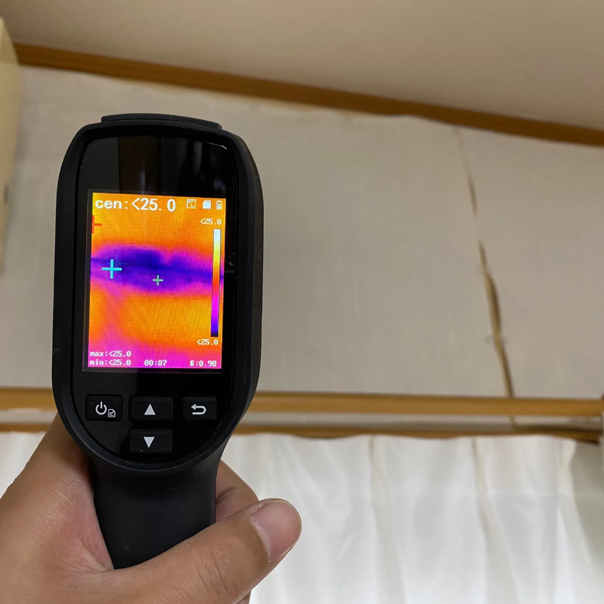 施工前 / ベランダ開口部直下内装　雨漏り具象