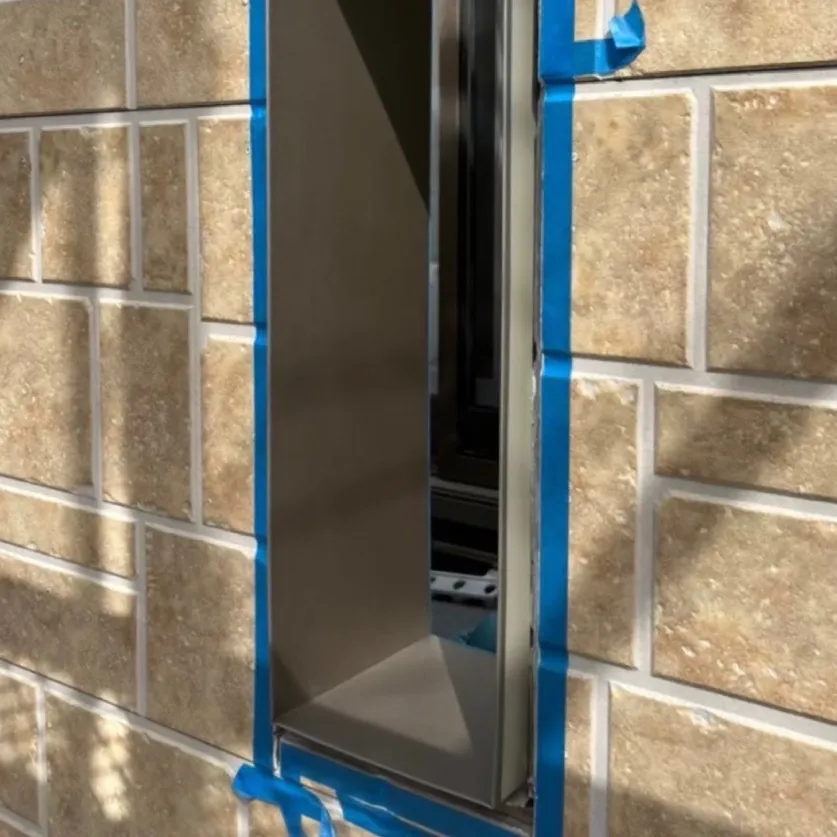 雨漏り修理工事 / ４.テープ養生