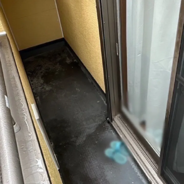 ベランダ / 施工前　床　高圧洗浄