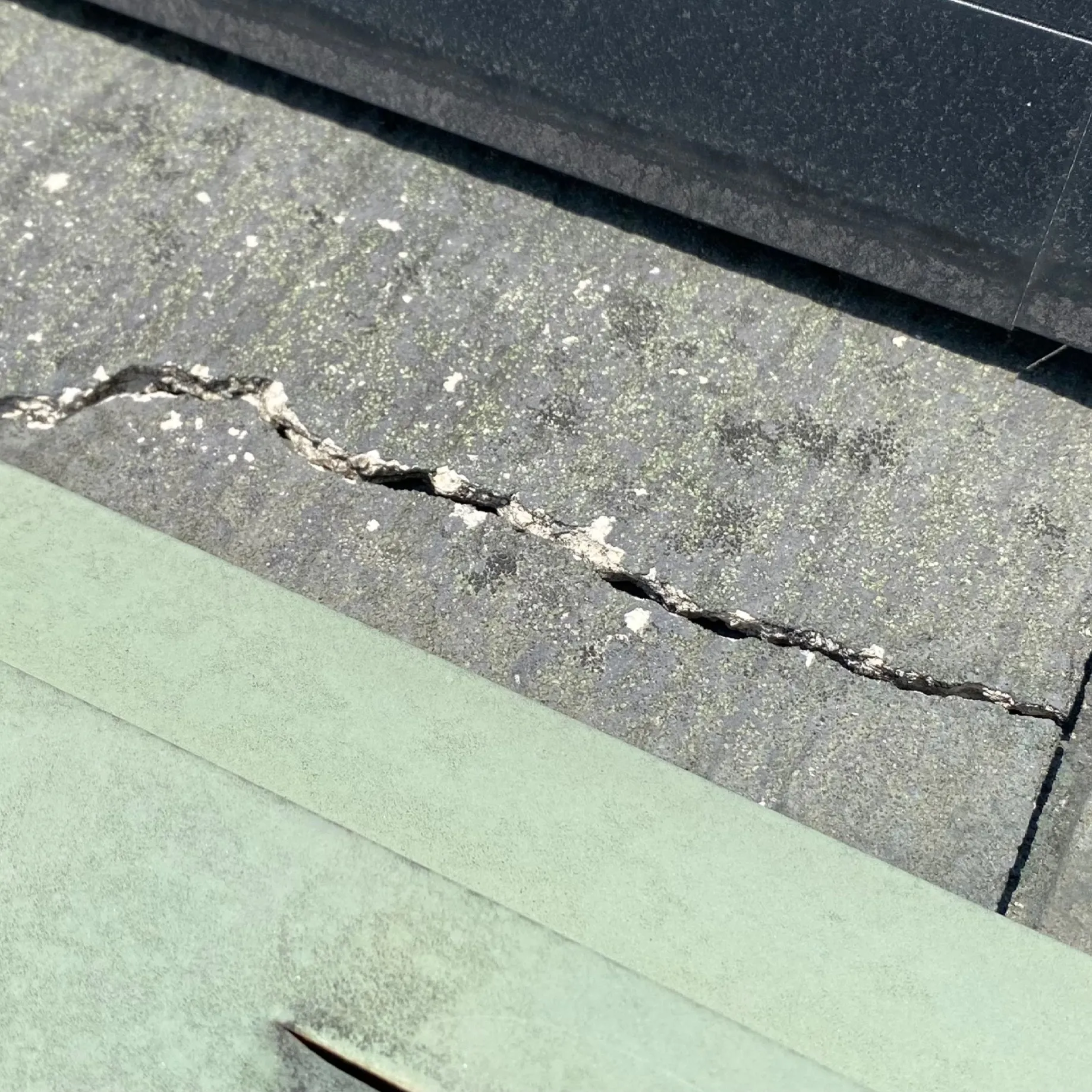 屋根と外壁のひび割れ効果的チェック法