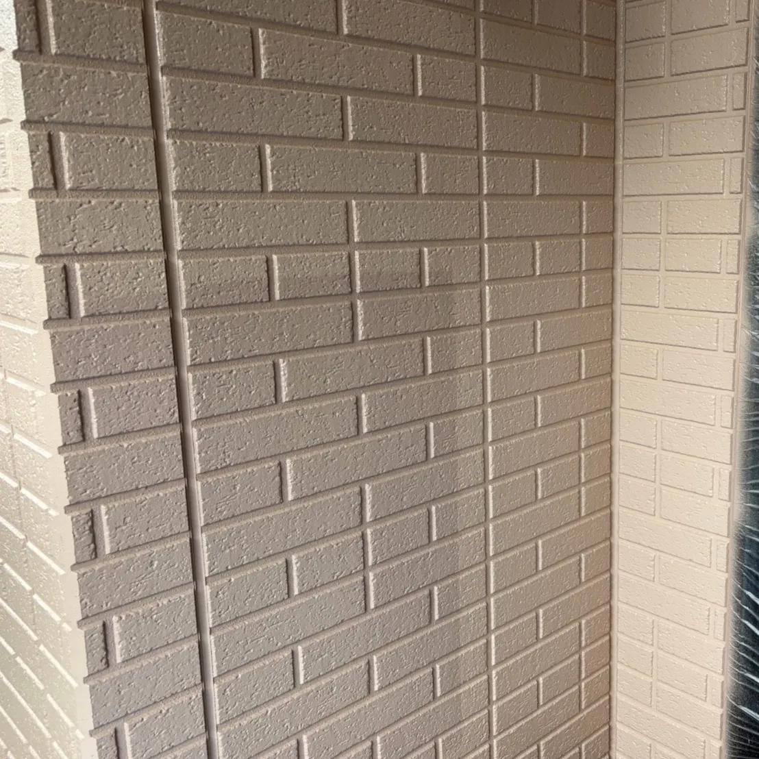 外壁塗装工事 / 施工中　上塗り